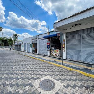 Terreno Comercial, En Mercado Los Posos