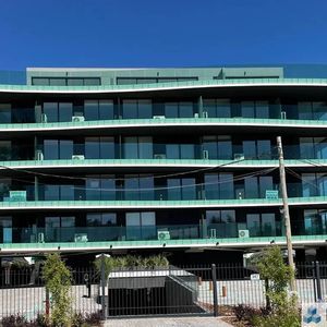 Apartamento En Venta C/ Cochera En Parque Miramar