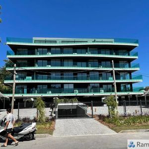 Apartamento En Venta C/ Cochera En Parque Miramar