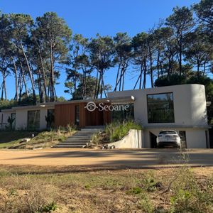 Excepcional Residencia En Barrio Privado Reserva Montoya
