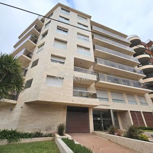 Gallinal Con Vista Al Mar, Edificio De Categoría