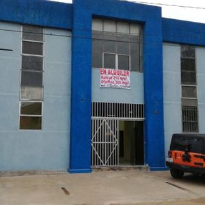 Alquilo_amplio_salón_con_oficinas, Sobre Radial 17 ½ (