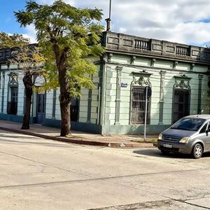 Esquina Céntrica En Santa Rosa – 1.100 M² – Gran Potencial