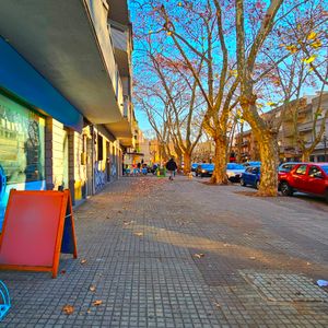 Sobre Avenida Rivera. Frente De 10 Metros Con Gran Visibilidad. Forma Rectangular De 350 M2.