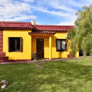 Casa Y Apartamento En Venta En Colonia Nueva Helvecia De Dos Dormitorios Ref.ld1895