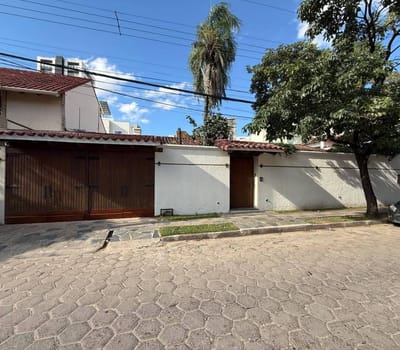 Casa/ Terreno En Venta - Equipetrol/ Sirari