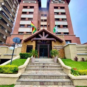 Amplio Departamento Sobre Avenida Las Americas