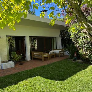 Amplia Casa En Playa Mansa, A 100 Metros Del Mar !