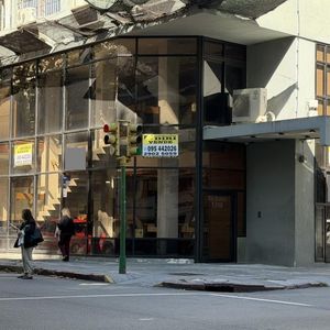 Rio Branco Y Colonia - Muy Buen Local Esquina 300m2 En 3 Plantas