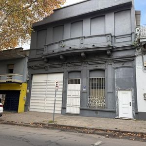San Martin Y C. Reyles - 600m2 Construidos - Entrada Camiones