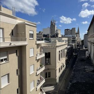 Excelente Oficina En Ciudad Vieja Por Cerrito