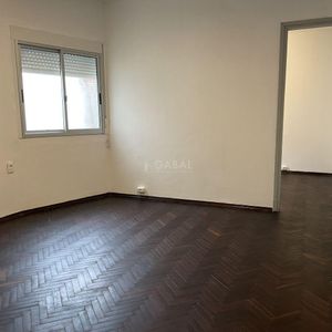 Venta En La Comercial Con Renta!