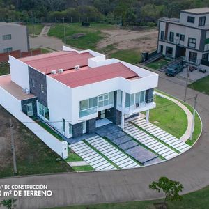 Casa En Venta Y/o Alquiler De 5 Suite En Cond. Sta Cruz De La Colinate En Cond. 