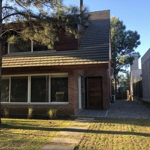 En Venta Casa Con Renta En San Nicolas
