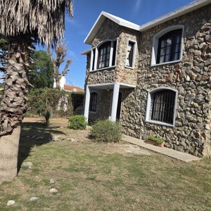 Chalet Casa De Piedra Cuatro Dormitorios.