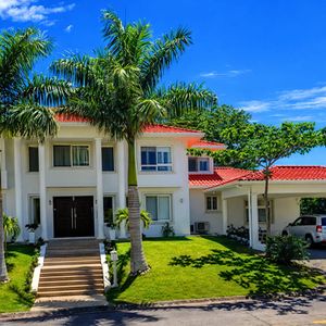 Casa En Alquiler - Colinas 1 Urubo