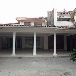 Casa Grande De Dos Planta En Venta Y/o Anticretico Zona Central