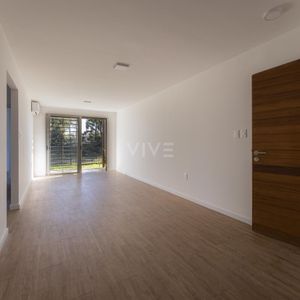 Apartamento Alquiler, 3 Dormitorios Con Patio, Lagomar Sur. 002-M