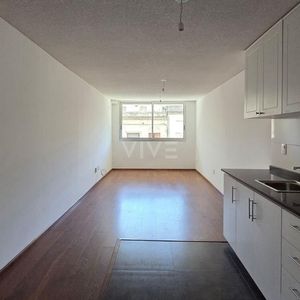 Apartamento Alquiler 2 Dormitorios Con Patio Y Garaje, Ciudad Vieja. 311.