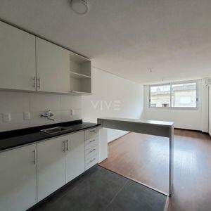 Apartamento, 2 Dormitorios Con Patio Y Garaje, Ciudad Vieja. 312.