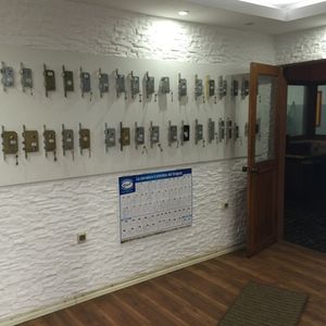Local Aires Puros Montevideo Sobre Batlle Y Ordo Lo400869  0 Dormitorios 2 Baños