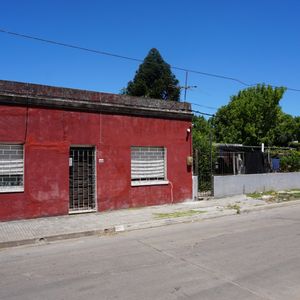 Casa De 2 Con Posibilidad De 3 Dormitorios En Pleno Centro De Peñarol