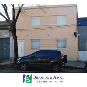 Apartamento En Planta Baja De 2 Dormitorios Con Patio Con Renta