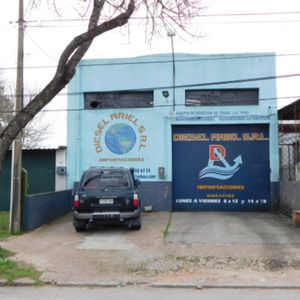 Local Industrial En Padrón único En Sayago, A 2 Cuadras De Instrucciones Y A 3 De Br Batlle Y Ordoñez