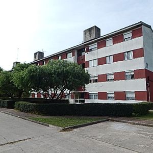 Apartamento En Venta De 3 Dormitorios C/ Cochera En Colón
