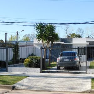 Muy Buena Propiedad Hecha A Nuevo De 3 Dormitorio En El Corazón De Sayago