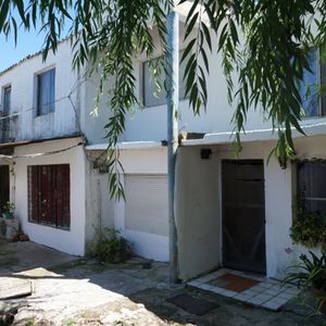 2 Casas De 2 Dormitorios C/u + 2 Monoambiente C/renta En Colón