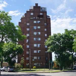 Apartamento De 2 Dormitorios Piso Alto Con Terraza Lavadero, Balcón Y Hermosa Vista Despejada En Sayago