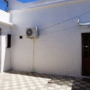 Casa Desarrollada En 2 Plantas Con Garage Y Entrada Por 2 Calles En El Cerro De Montevideo