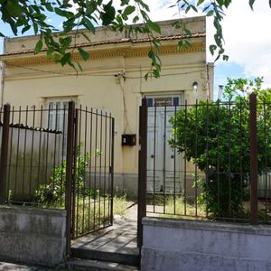 2 Casas Con Jardín Y Cochera En Sayago