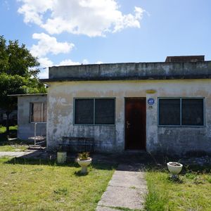 Casa De 3 Dormitorios ( Solar De 500 M2  Con 16 Mts De Frente ) Lugar Para Varios Autos Y/o Camión