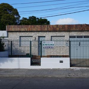 Casa En Alquiler C/ Cochera En Brazo Oriental