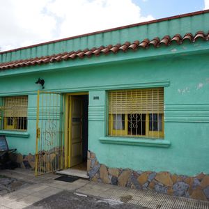 Casa De 2 Dormitorios, Lugar Para Auto Y Posibilidad De 2° Vivienda Con Entradas Independientes En Peñarol