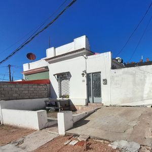 Para Familia Y/o Inversor !! Casa 2 Dormitorios Con Entrada Y Lugar Para Entrar Auto En Belvedere, A 300 Mts De Garzón