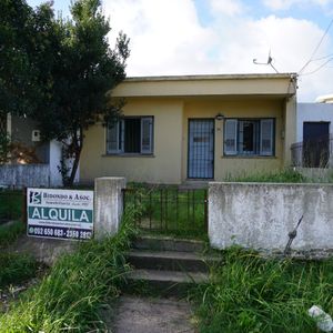 Casa En Alquiler C/ Cochera En Sayago