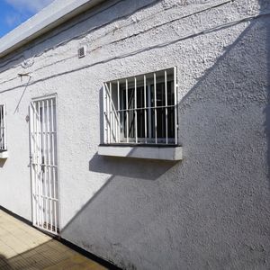 Para Matrimonio Y/o Inversor, Apartamento Planta Baja Con Patio "hecho A Nuevo" En Paso De La Duranas