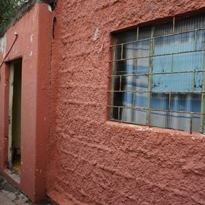 Terreno En Propiedad Horizontal Con Mejoras (casa De 3 Dormitorios Con Patio) En Peñarol