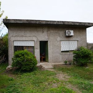 Casa De 2 Dormitorios Con Jardín Y Fondo ( Solar De 604 M2 ) En Progreso Canelones