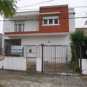 Casa En Alquiler C/ Cochera En Prado