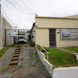 Para Inversor!! 2 Casas 2 Dormitorios Cada Una (solar De 455 M2) C/jardín, Fondo Y Entrada Para Autos En Aires Puros