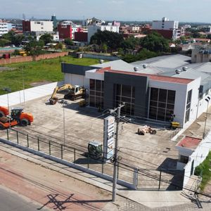 En Venta Sobre La Av Banzer - Edificio Comercial