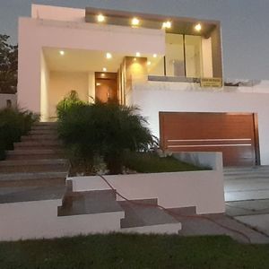 Casa De Lujo En Alquiler En El Urubó 