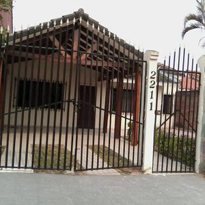 Casa De Tres Dormitorio Y Demas Dependencias