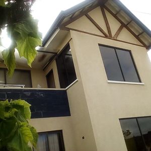 Casa De Dos Plantas Ubicada En Zona Chijipata (alto Achumani) (construc. Nueva)