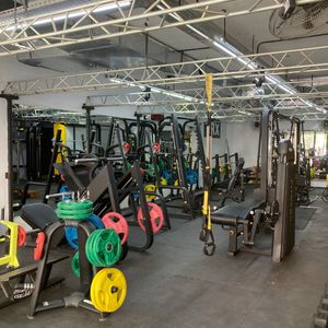 Vendo Gimnasio Con Equipamiento De Ultima Generación 