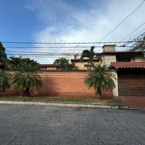 Casa En Venta Av. Banzer 4 Anillo